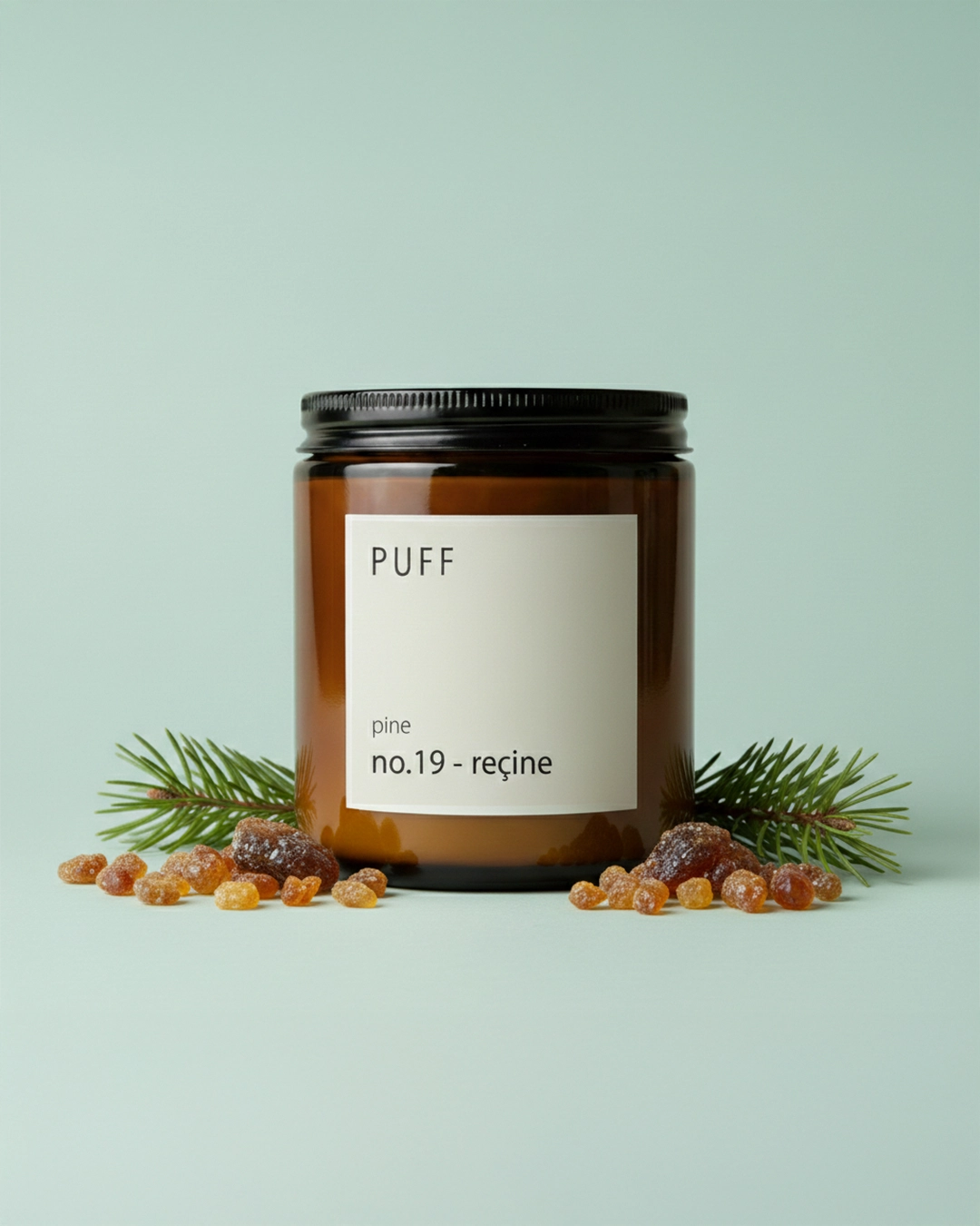 no19recineyenisite.webp No.19 – Reçine | Çam Kokulu Doğal Soya Mumu - Görsel 1